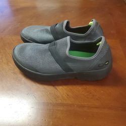 Oofos Women's Slip-on Shoes. Size Women's 11