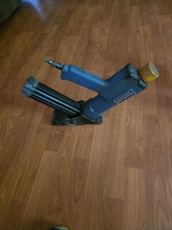 Nailer& staples
