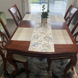 Macy’s Furniture Solid Wood Dining Table With 4 Chairs