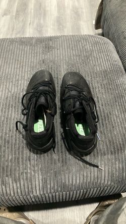 Size 9 1/2 metal baseball cleats