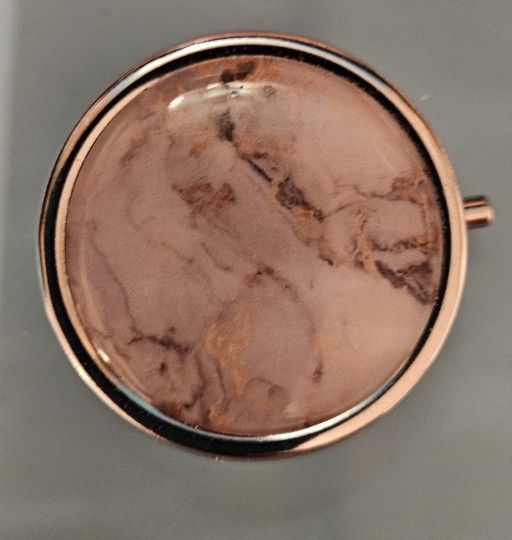 Beautiful MOTHER OF pearl https://offerup.com/redirect/?o=UGlsbC5ib3g=