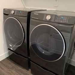 Washer And Dryer With Pedestals 