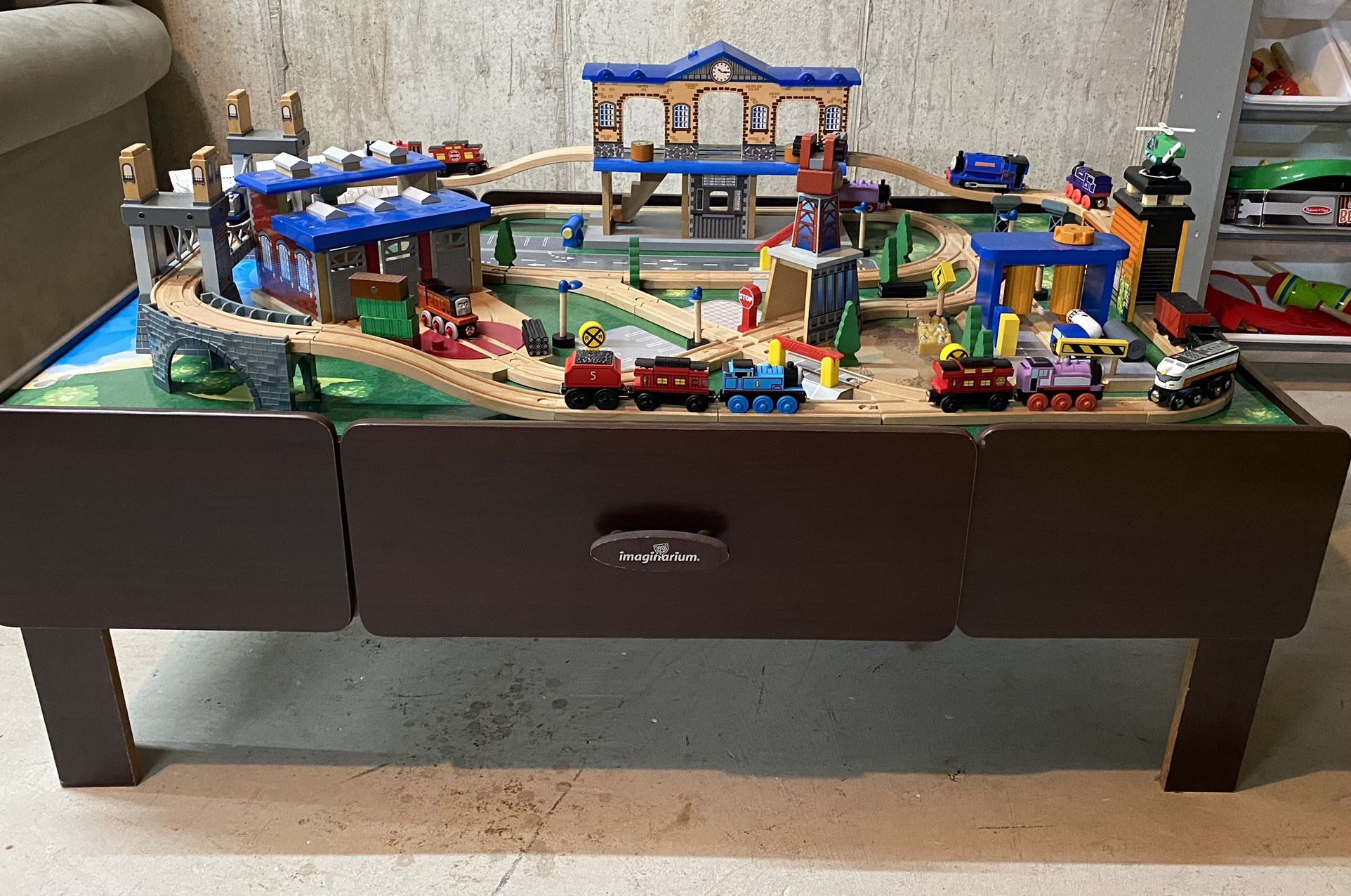Imaginarium City Central Train Table