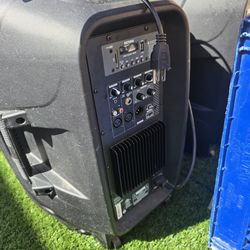 Tv 42" and 2 spikers in good condition