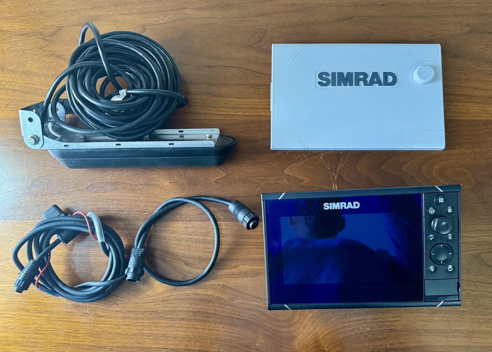 Simrad NSS7 EVO3 Fish Finder/Chart Plotter W/ Transducer