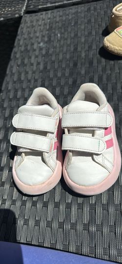 Adidas toddler bubble comfy shoes size 6