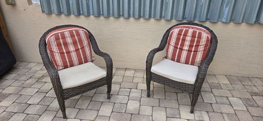 Outdoor patio chairs