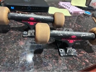 Independent skateboard trucks