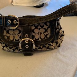 Ladies Coach Handbag Minimal Use.