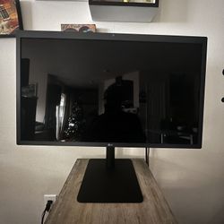 Refurbished: LG 27 inch UltraFine 5K IPS Monitor with macOS Compatibility -  27MD5KL-B 