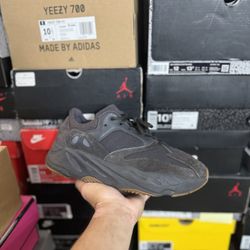 Adidas Yeezy 700 Utility Black size 9 USED But Clean 