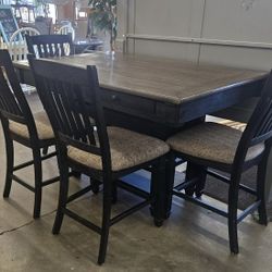 Tyler Creek Counter Height Table With 4 Bar Stools