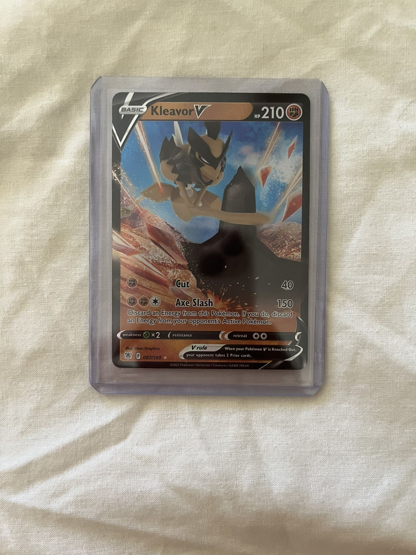 Kleavor V Pokémon Card