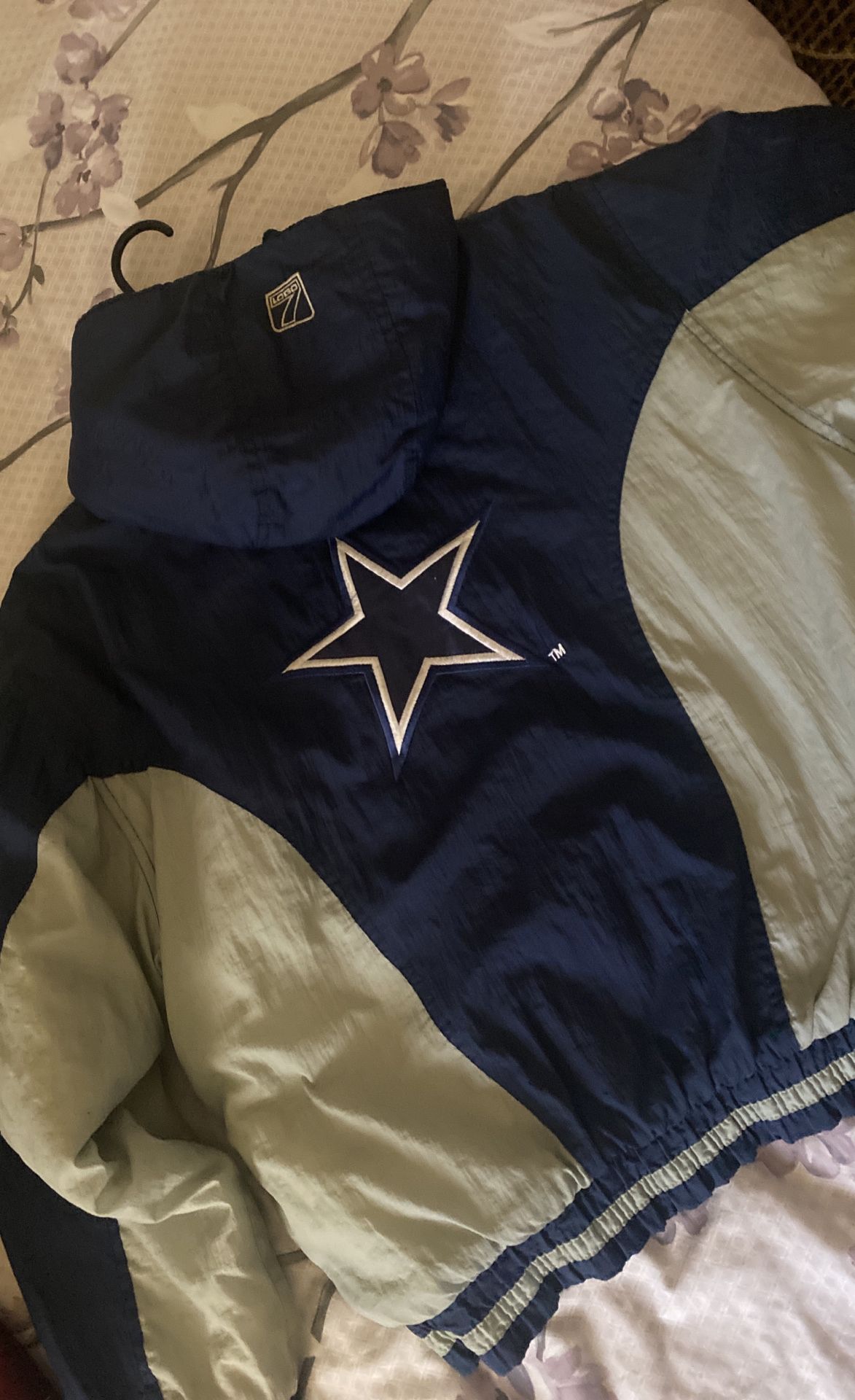 Vintage NFL Dallas Cowboys Jacket for Sale in Visalia, CA - OfferUp