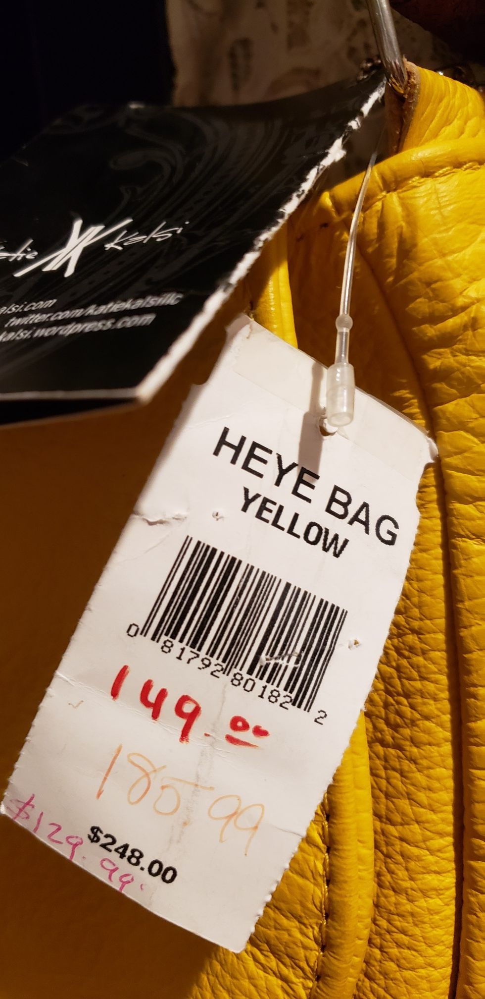 Elegante bolsa 100% piel genuina amarillo hermoso