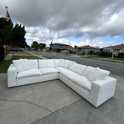 Free Delivery🚛 Mint condition white cloud dupe sectional sofa