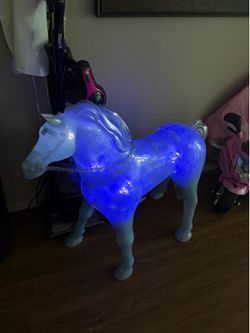 Disney Store Frozen II Playdate Water Nokk Large Ride On Horse Lights & Sounds!