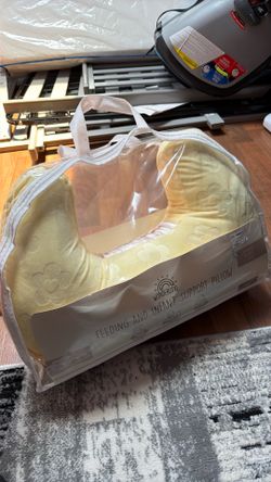 Wonderluxe Feeding and Infant Support Pillow