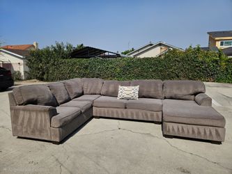 Large Sectional Sofa 💥 Free Delivery 💥