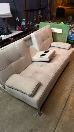 REFURBISHED sofa, modern it can turn into a bed.