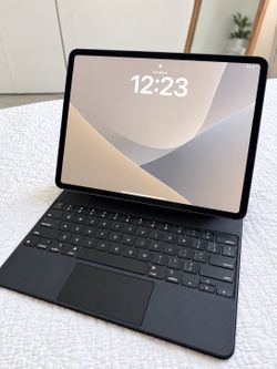 12.9” iPad Pro 5th Gen 256GB WiFi + Cellular + Apple Magic Keyboard — LIKE NEW