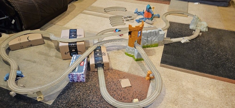 Thomas & Friends. Trains, tracks, and train set.