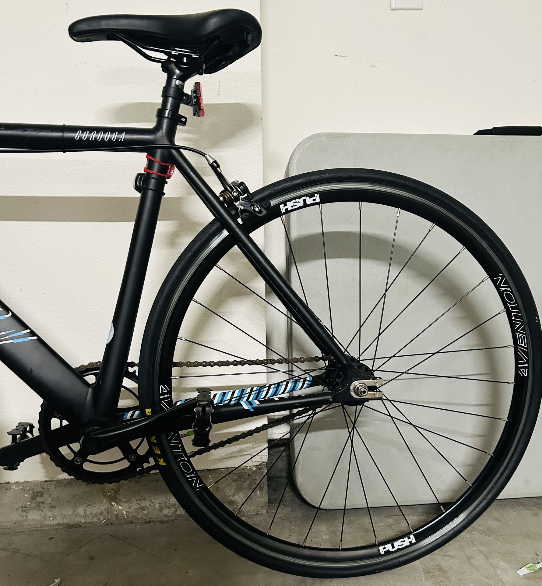 kinderfahrrad 12 zoll schwarz Teenpull mit Stahlrahmen und verstellbarem Lenker Sitz für 2-4 Jahre, geeignet für Trails Ausflüge und Freizeit, mit field medical kit Here’s a quick tour Manus Core License Option:Core