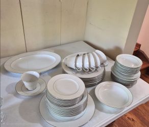 Dinnerware sets- Big 50 piece sets