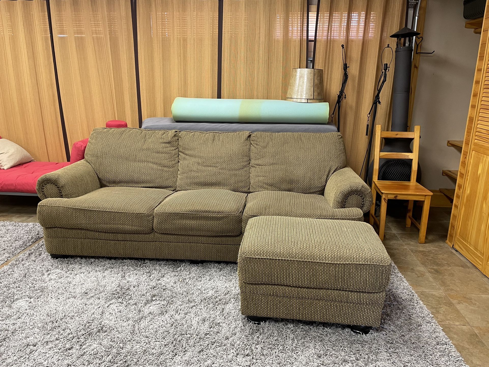 Couch, Love Seat , Chair And 2 Ottomans 