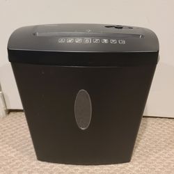 Staples Paper/Document Shredder