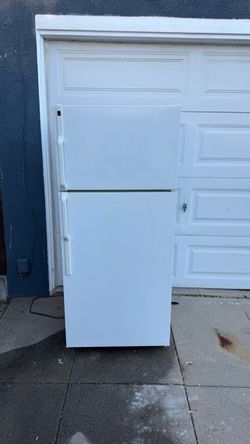 GREAT FIND: White Top-Freezer Refrigerator