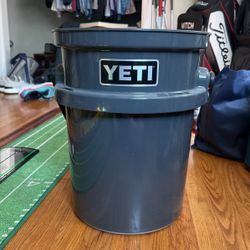 Yeti LoadOut Bucket 5 Gallon Dark Grey