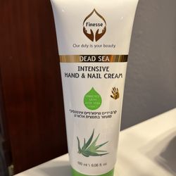NEW Dead Sea Intensive Hand And Nail Cream