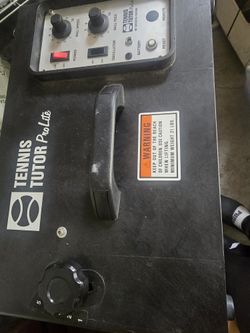 TENNIS MACHINE &RAKEYSBALLD