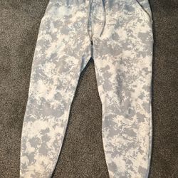Lululemon Joggers w/ A Grey/White Digital Camo Print Combination