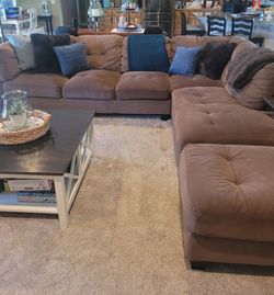 Sectional / Sofa
