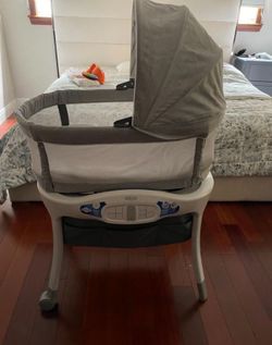 Graco® Sense2Snooze® Bassinet with Cry Detection™ Technology in Hamilton. NEW!!!