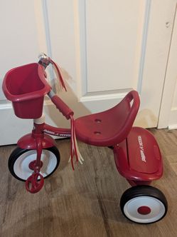 Radio flyer tricycle, red