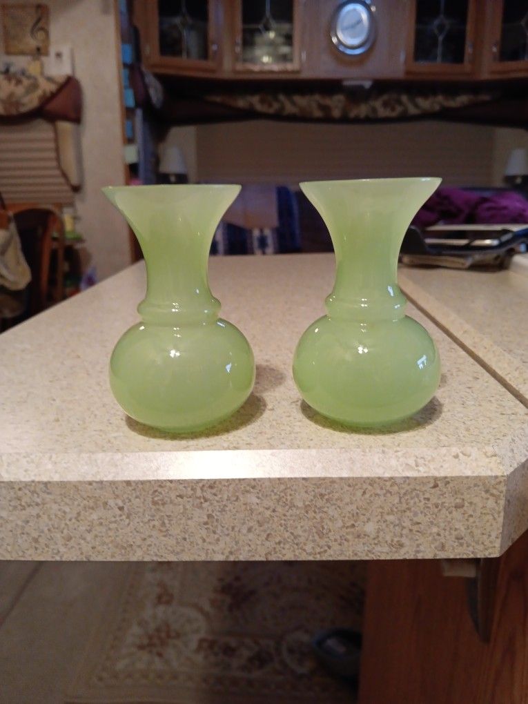 Vintage Chinese Peking Jade Green Glass