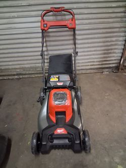 
Milwaukee
M18 FUEL Brushless Cordless 21 in. Walk Behind Dual Battery Self-Propelled Mower (Tool-Only)