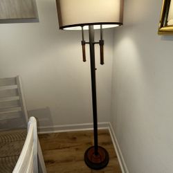 The floor lamp is very beautiful!
