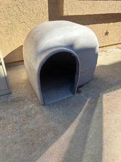 Plastic Igloo Dog House