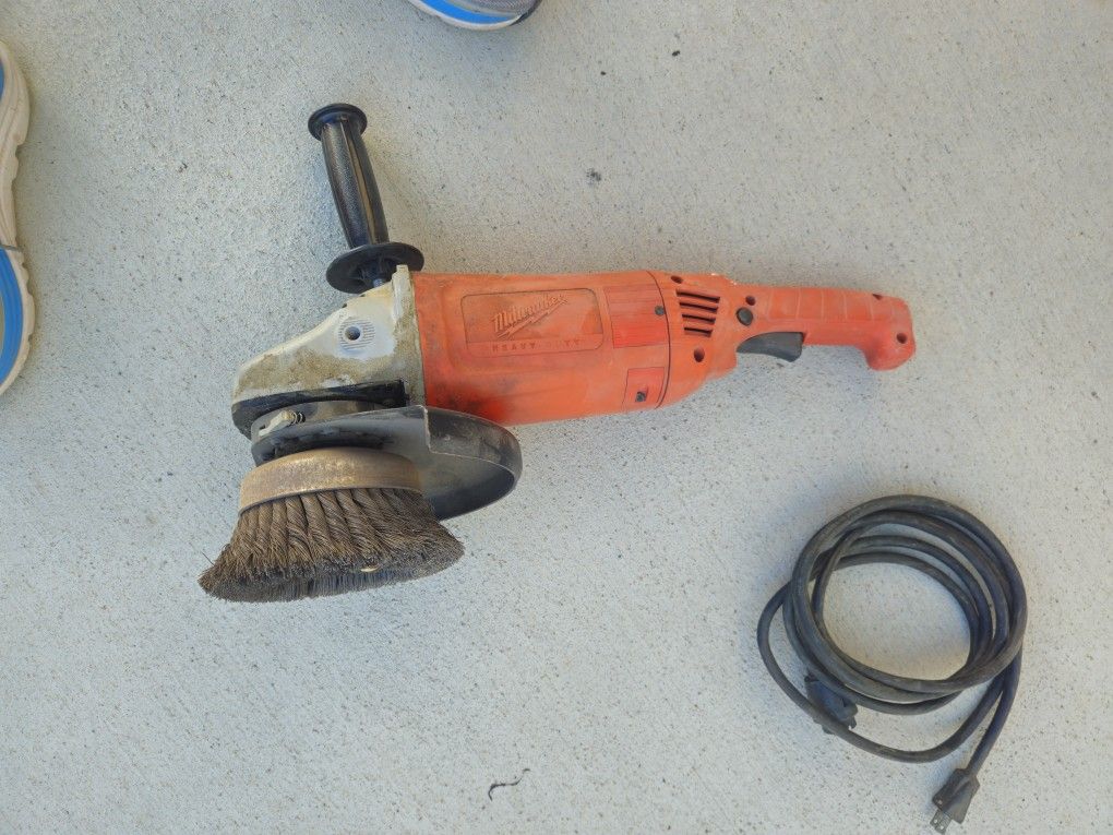 Milwaukee 9" grinder 15amp