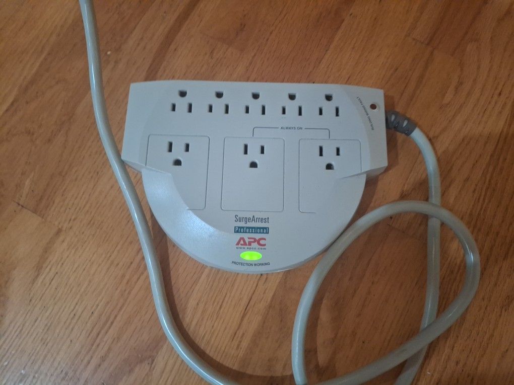 APC SurgeArrest Professional 8-Outlet Surge Protector PRO8T2