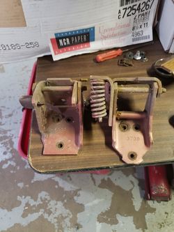 1979 Caddy door hindges