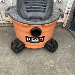 RIDGID Professional Wet Dry Vacuum    6 Gallons 