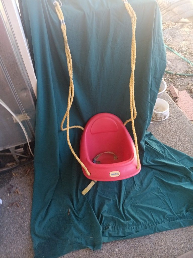 LITTLE TIKES SWING