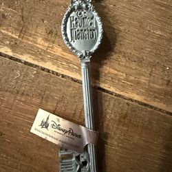 New Disney Parks Haunted Mansion Key Artist Valerie Edwards D23 EXPO