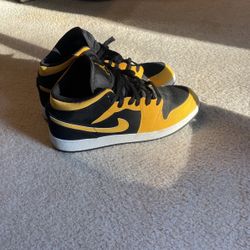 Jordan 1 Mid Gs 7Y