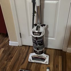 Shark Navigator Lift Away Vaccum Cleaner